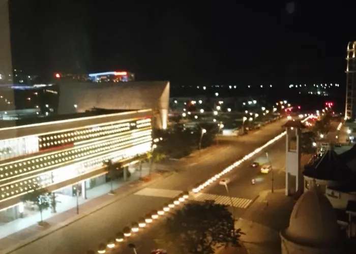 Staycation Infront Of Dfa, Parqual , Ayala Mall, Moa, Of Dreams, Conrad, Solaire, Okada , & Naia Manila